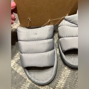 NWT- Born Women’s Slippers